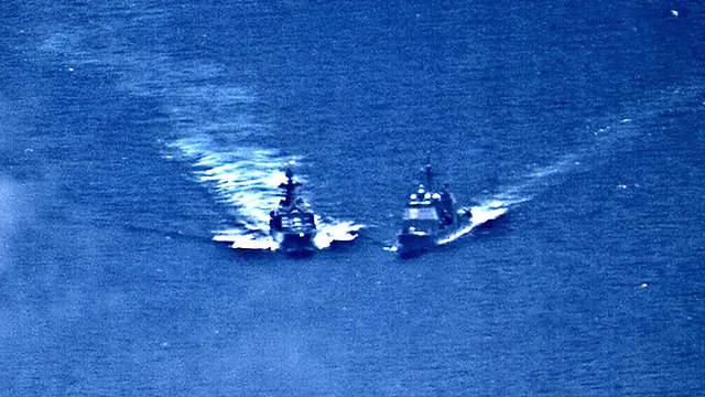 כמעט התנגשות בין ספינה רוסית לאמריקנית בים הפיליפינים (צילום: רויטרס)