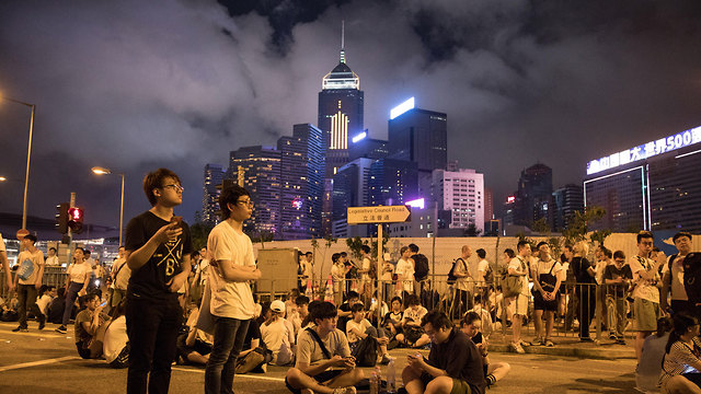 הונג קונג: מאות אלפים מפגינים נגד חוק שיאפשר הסגרת מבוקשים לסין (צילום: EPA)