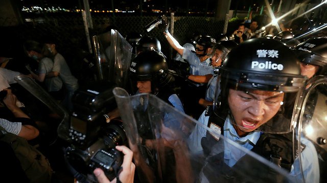 הונג קונג: מאות אלפים מפגינים נגד חוק שיאפשר הסגרת מבוקשים לסין (צילום: רויטרס)