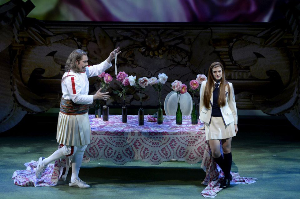 Сцена из оперы "Так поступают все женщины". Фотография предоставлена пресс-службой Израильской оперы