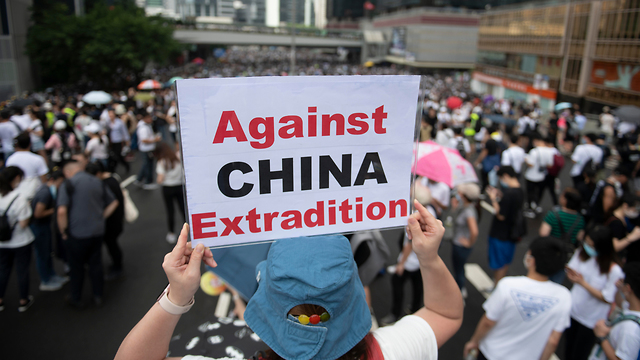 הפגנות הפגנה מחאה הונג קונג נגד חוק ההסגרה הסגרה ל סין (צילום: EPA)