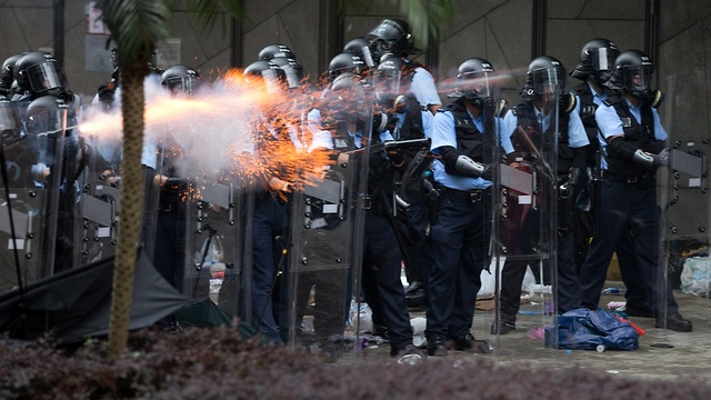 הפגנות הפגנה עימותים מחאה הונג קונג נגד חוק ההסגרה הסגרה ל סין (צילום: EPA)
