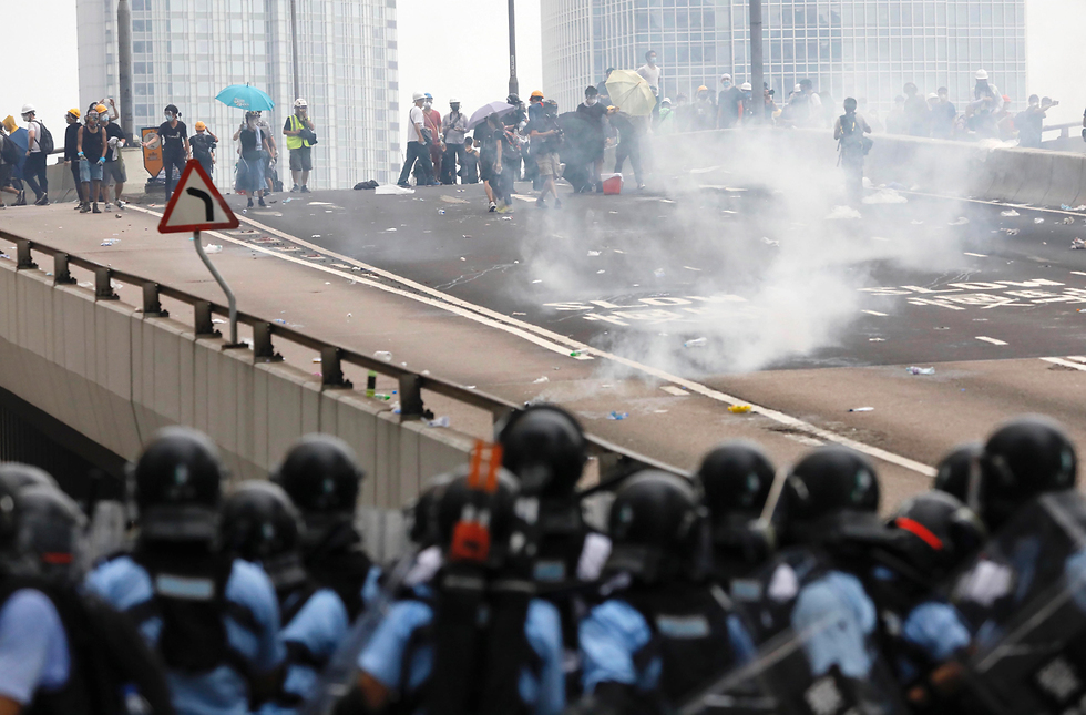 הפגנות הפגנה עימותים מחאה הונג קונג נגד חוק ההסגרה הסגרה ל סין (צילום: AP)