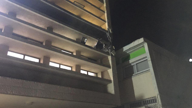 Ракета попала в здание в Сдероте