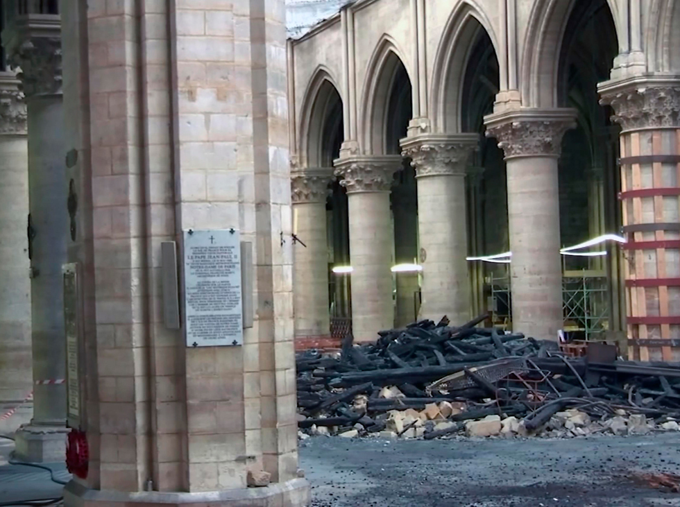 קתדרלה קתדרלת נוטרדאם פריז צרפת מיסה ראשונה מאז ה שריפה (צילום: AP)