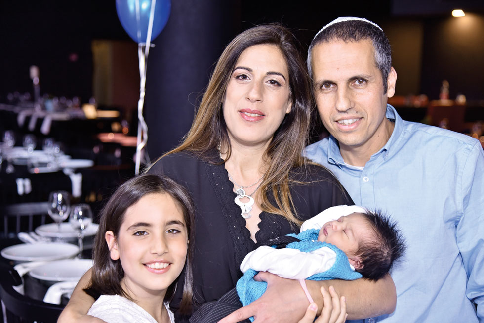 משפחת ראובני, 2019:  ליאורה, איתן, מיה והתינוק יהונתן. "שילוב של אושר גדול והלם" (צילום: אמי מצלמים באהבה)