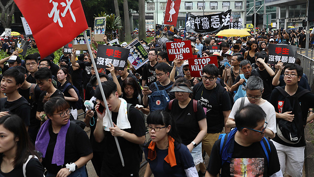 הונג קונג קארי לאם מנהיגה מפגינים הפגנה חוק הסגרה סין (צילום: AFP)