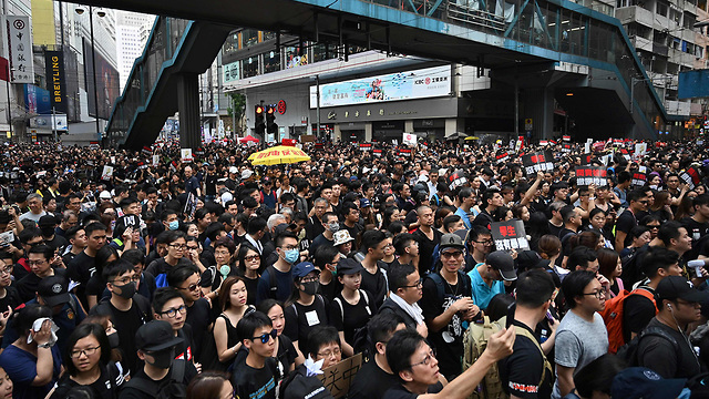 הונג קונג קארי לאם מנהיגה מפגינים הפגנה חוק הסגרה סין (צילום: AFP)