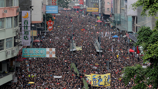 הונג קונג קארי לאם מנהיגה מפגינים הפגנה חוק הסגרה סין (צילום: AP)