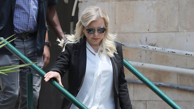 Sara Netanyahu leaves court after deliberations in her corruption case (Photo: EPA)