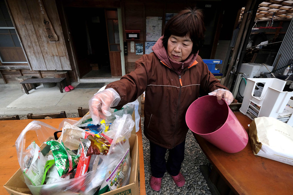 ה עיירה קמיקאטסו יפן מחזור אשפה פסולת זבל (צילום: AFP)