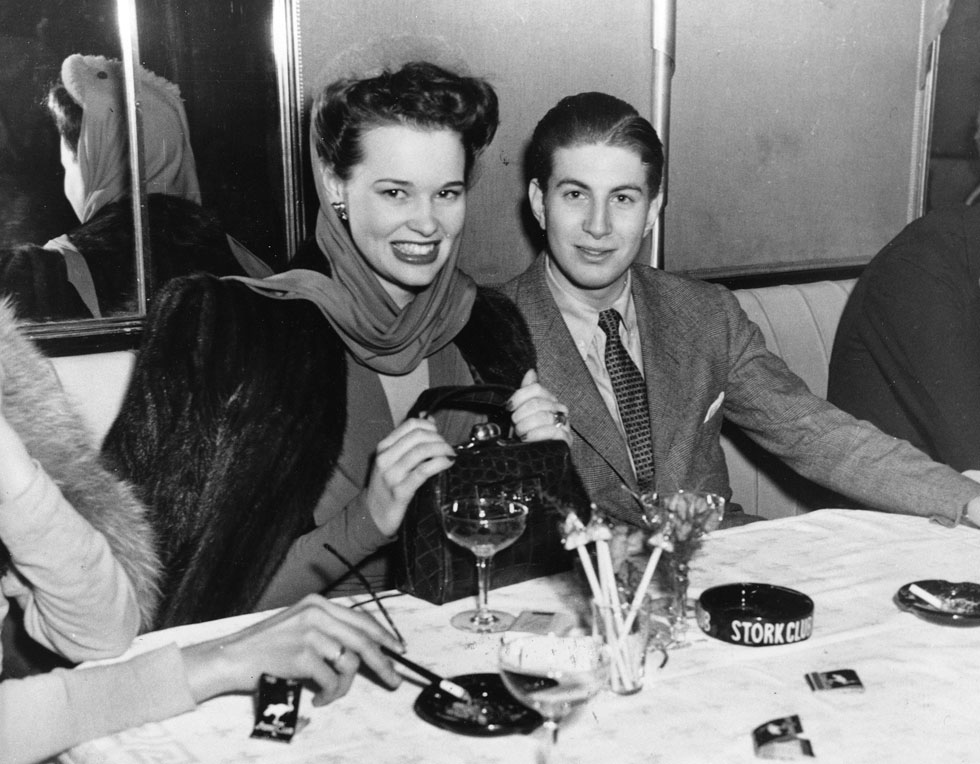 עם אחיינה הארי קושינג, 1943 (צילום: AP)