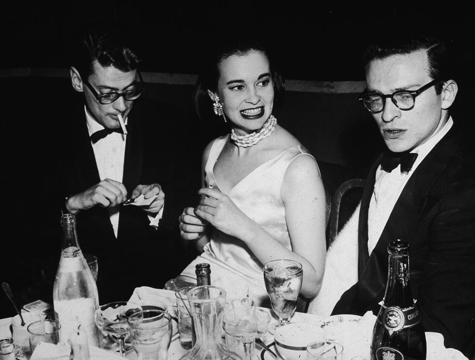 עם צלם האופנה ריצ'ארד אבדון ובעלה השלישי סידני לומט, 1955 (צילום:  Hulton Archive/GettyimagesIL)