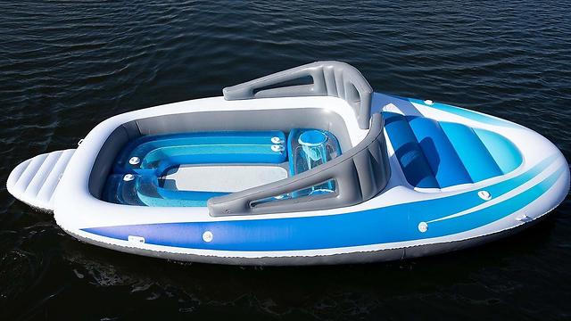 Надувная лодка всего за 350 долларов. Фото: Amazon