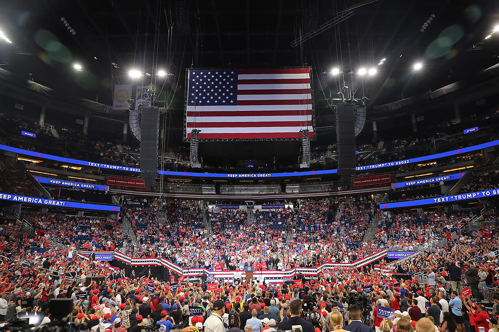 Crowd of thousands at Orlando’s Amway Center (Photo: Getty Images)