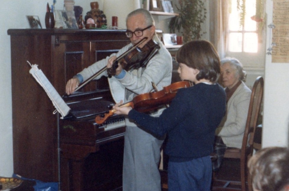 אנדרס נאומן מנגן עם הורי אימו (מהאלבום משפחתי)
