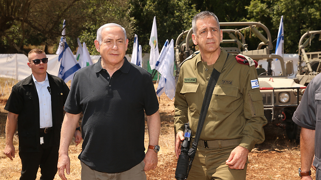 Биньямин Нетаниягу и Авив Кохави на учениях ЦАХАЛа. Фото: Эльад Гершгорн