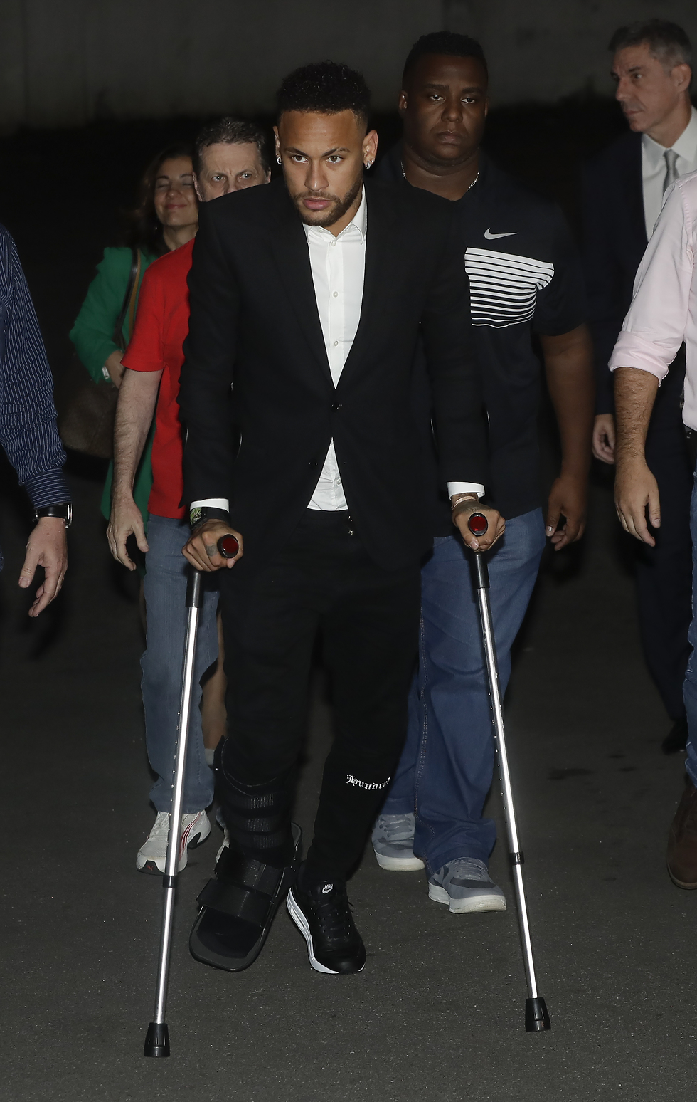 ניימאר פצוע (צילום: AP)