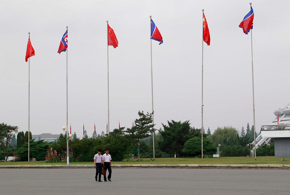 ביקור נשיא סין ב צפון קוריאה פיונגיאנג (צילום: AP)