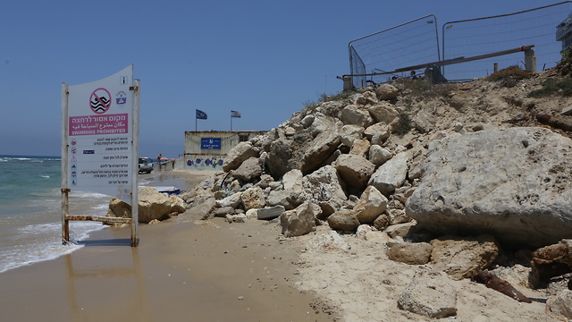 Место гибели Тимофея Ашортии на пляже в Бат-Яме. Фото: Томи Харпаз  
