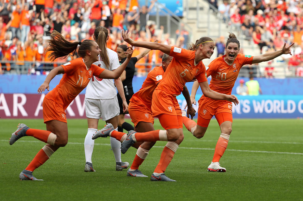 אנוק דקר נבחרת הולנד כדורגל נשים (צילום: gettyimages)