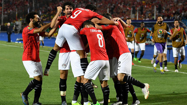 נבחרת מצרים חוגגת (צילום: AFP)