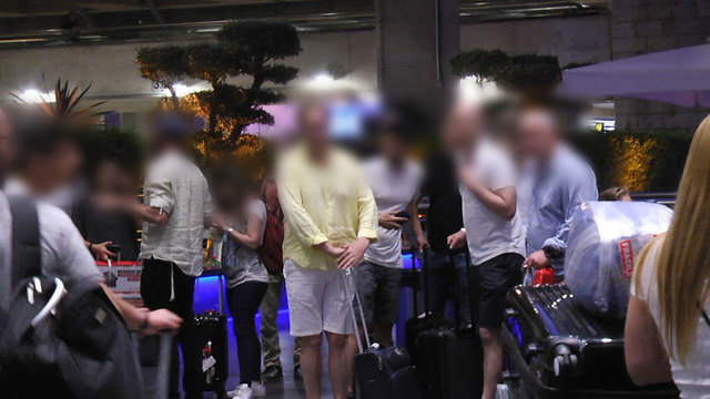 The British tourists who were taken off the flight (Photo: Moshe Mizrahi)