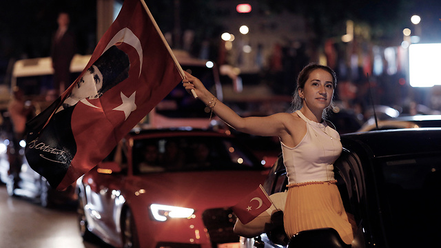 חגיגות ניצחון ב איסטנבול (צילום: AP)