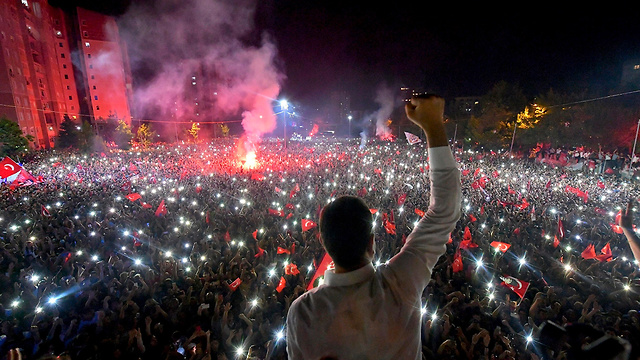 חגיגות ניצחון ב איסטנבול (צילום: AP)