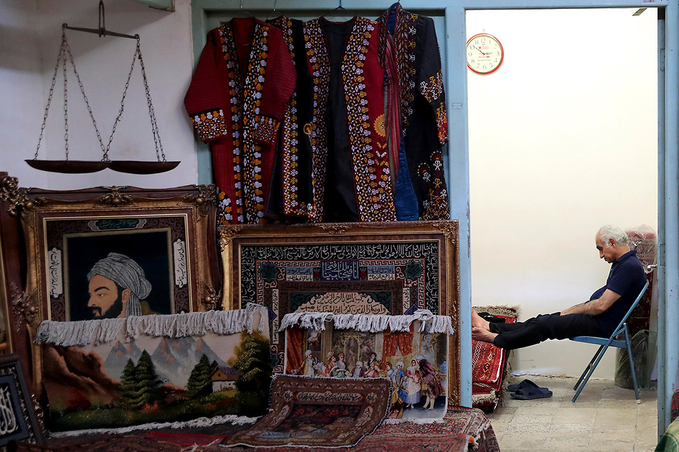 A carpet seller sits at his shop in the old main bazaar in Tehran, June 23, 2019 (Photo: AP)