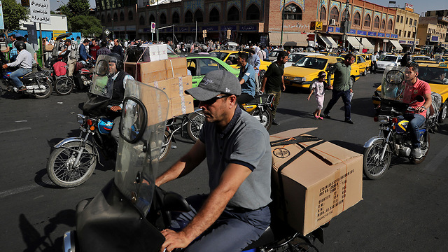 Motorbike taxi divers carry goods at the old main bazaar in Tehran, June 23, 2019 (Photo: AP) (Photo: AP)