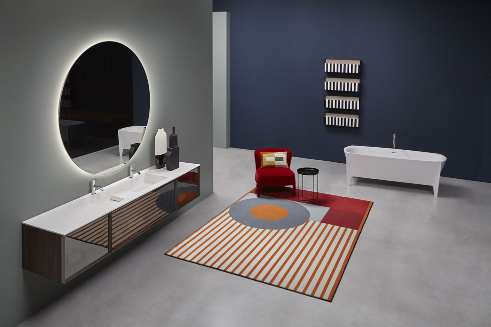 למי שיש די מקום ותעוזה - היום אפשר לפרוס בחדרים ''רטובים'' שטיחים ייעודיים במראה סלוני. קולקציית antoniolupi, להשיג ב- HeziBank