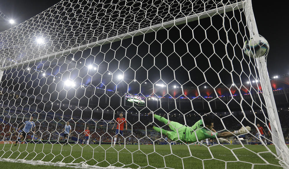 אדינסון קבאני נבחרת אורוגוואי (צילום: AP)