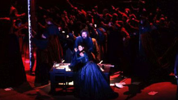 Сцена из оперы "Симон Бокканегра". Фото: Йоси Цвекер