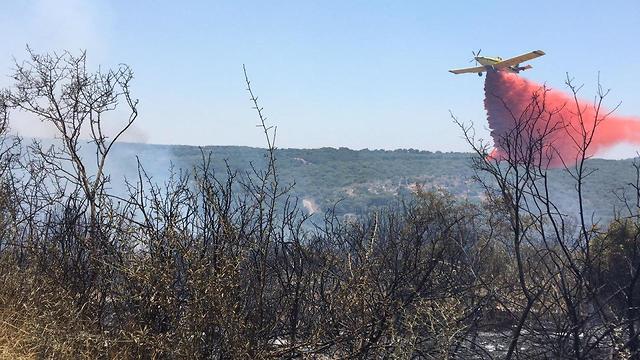 כיבוי השריפה במושב יערה (צילום: דוברות כבאות והצלה תחנת זבולון)