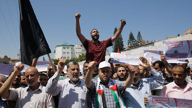 Palestinians in Gaza protest Bahrain summit (Photo: AFP)