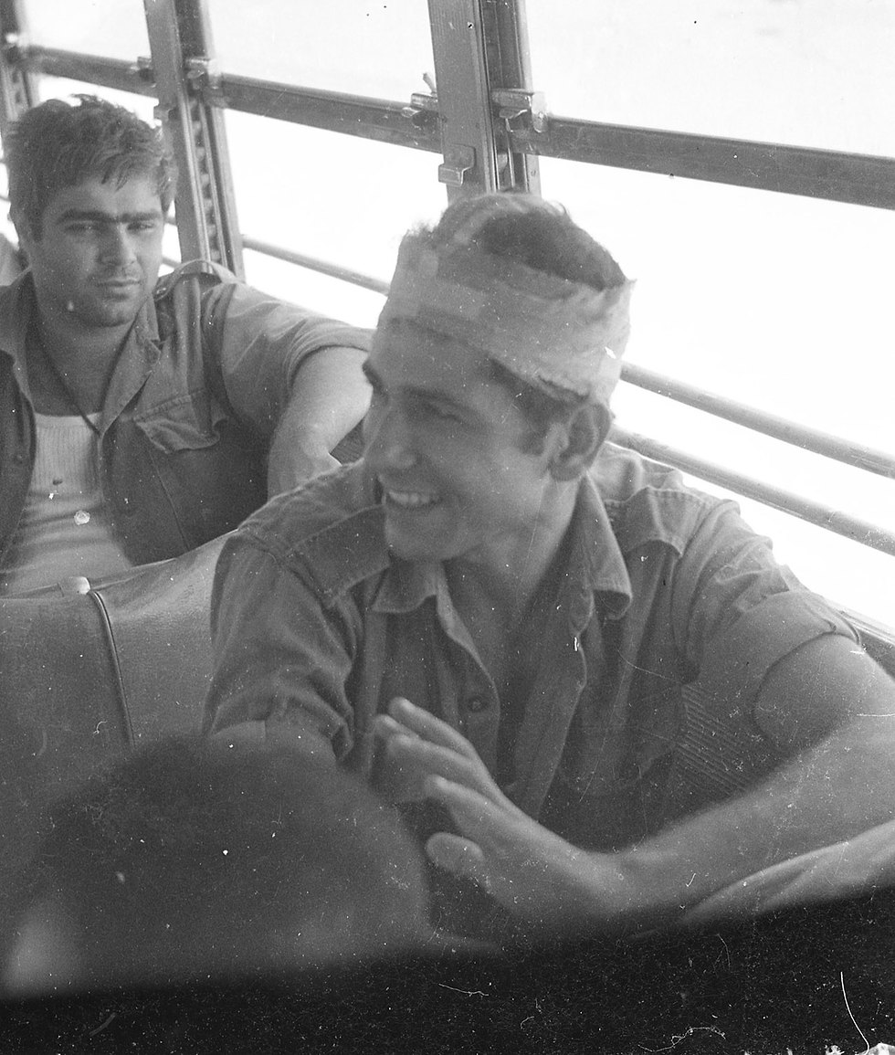 IDF soldiers in Sinai (Photo: Dan Hadani Collection, National Library )
