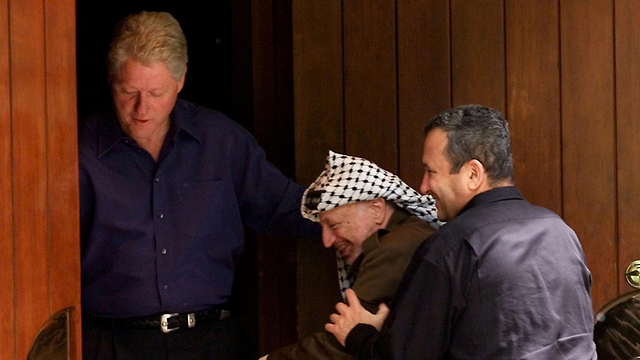 Bill Clinton, Yasser Arafat and Ehud Barak at the Camp David peace summit in July 2000 (Photo: Reuters)