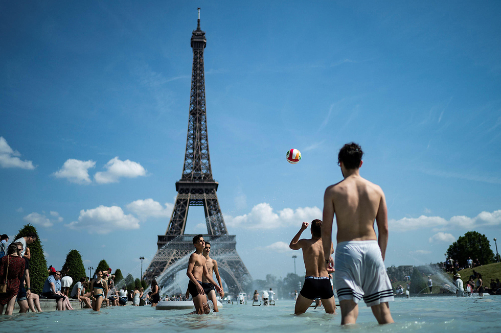  Французы спасаются от жары. Фото: MCT