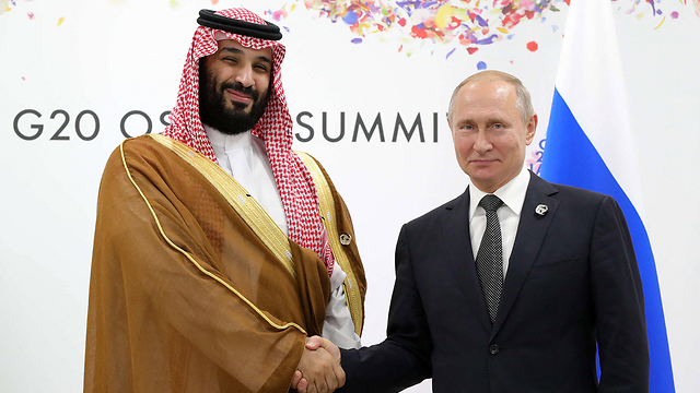 Russian President Vladimir Putin with Saudi Crown Prince Salman (Photo: MCT)