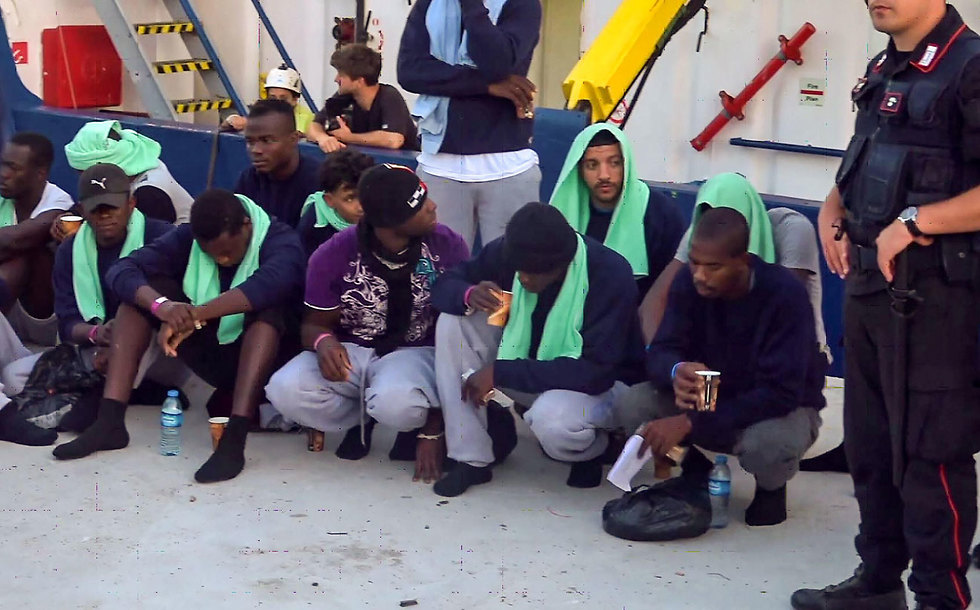 ספינה עם מהגרים עגנה ב איטליה ה קפטנית נעצרה (צילום: AFP)