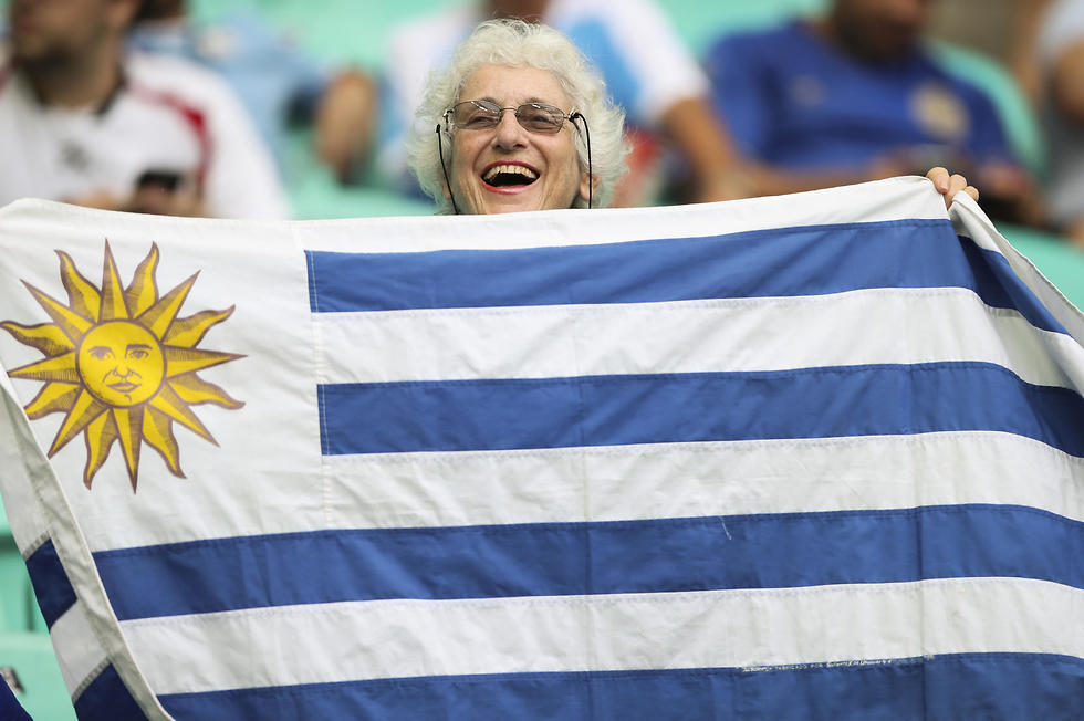 אוהדת נבחרת אורוגוואי (צילום: AP)