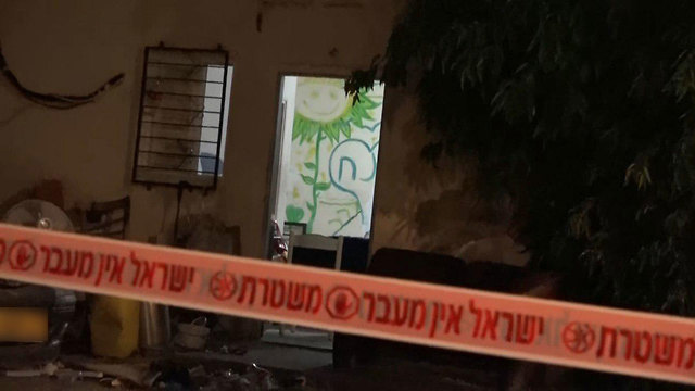 זירת הרצח של גבר בשכונת עזרא בתל אביב (צילום: ליהי קרופניק)