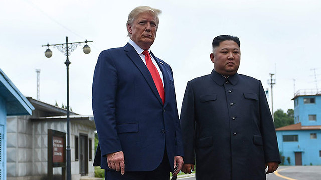 Трамп и Ким Чен Ын на демилитаризованной территории. Фото: AFP