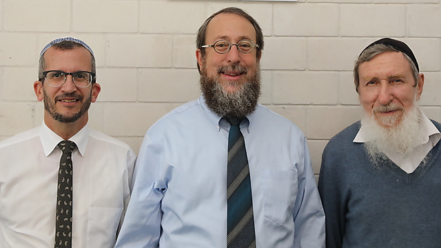 הרבנים דניאל שפרבר, אהרון ליבוביץ וצ'אק דוידסון (צילום: אביר סולטן)