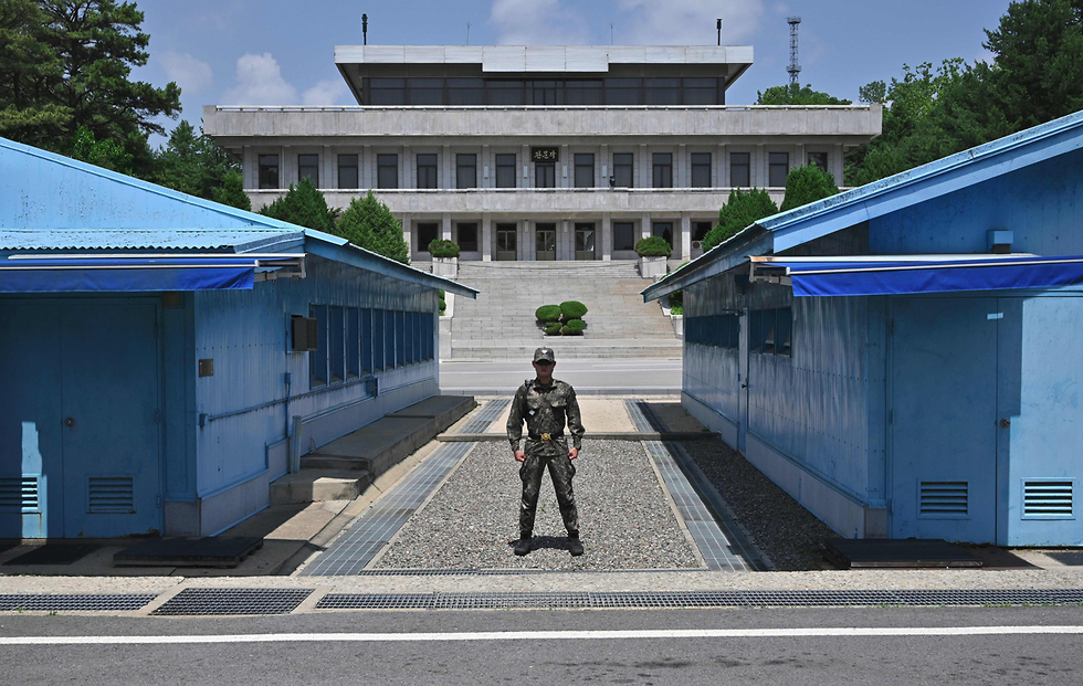 חייל של דרום קוריאה האזור המפורז גבול צפון קוריאה (צילום: AFP)