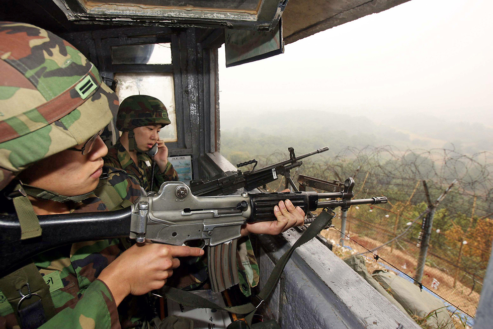 ארכיון חיילים מ דרום קוריאה עמדת שמירה האזור המפורז גבול צפון קוריאה (צילום: AFP)