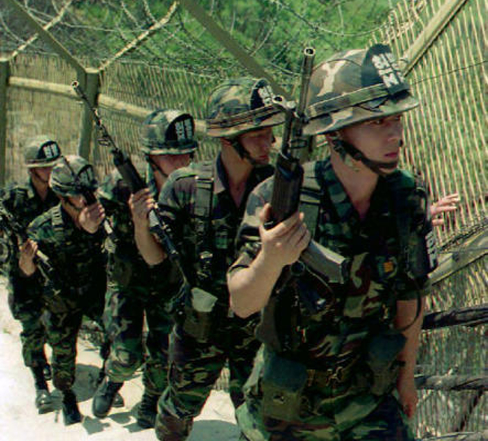 ארכיון חיילים מ דרום קוריאה האזור המפורז גבול צפון קוריאה (צילום: AFP)