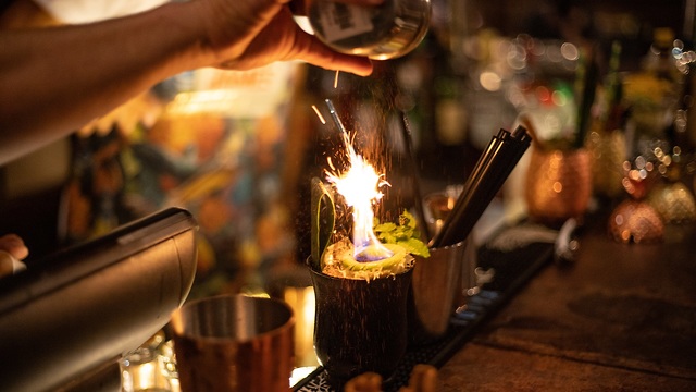 Flaming cocktail at The Sizzle Lounge (Photo: Brown TLV Urban Hotel )