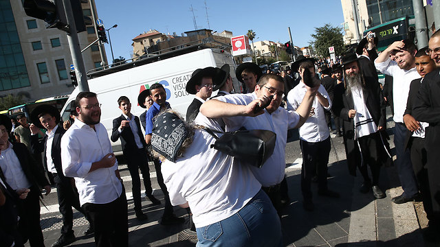 הפגנת החרדים נגד מעצר תלמיד הישיבה שסרב להתגייס (צילום: אוהד צויגנברג)